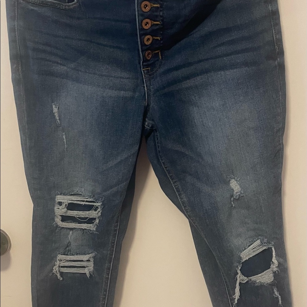 Cute and flattering distressed jeans